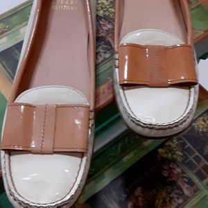 Stuart Weitzman White & Tan Patent Driving Loafer Size 7 SS, Narrow